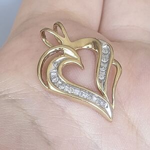 10K solid gold diamond heart pendant